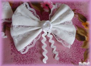 White Flower Ribbon Pin